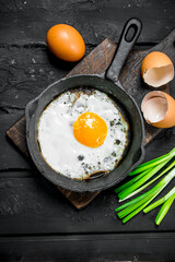 Fried egg with green onions and seasonings.