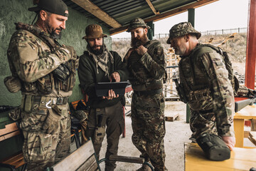 Group of soldiers discussing something before combat
