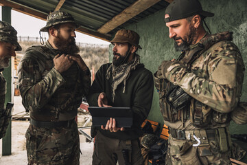 Group of soldiers discussing something before combat