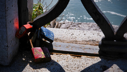 the pad is chained to the bridge