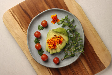 Ensalada de aguacate /  Avocado salad