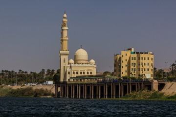 Fototapeta na wymiar Mosque at the northern outskirts of Aswan, Egypt