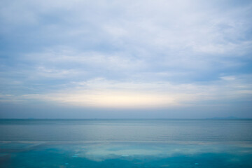 Fototapeta na wymiar Beautiful calm sea and nice blue sky.