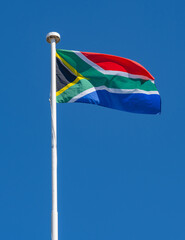 Süd Afrika Flagge vor blauem Himmel in Kapstadt Süd Afrika 
