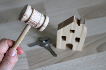 Loi immobilière, contrat locatif et de vente, mesures législatives sur le marché de l'immobilier.