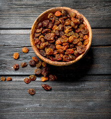 Raisins in bowl.