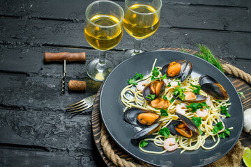 Mediterranean food. Seafood spaghetti with clams and white wine.