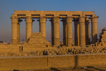 Fototapeta premium Colonnade of Luxor temple, Egypt