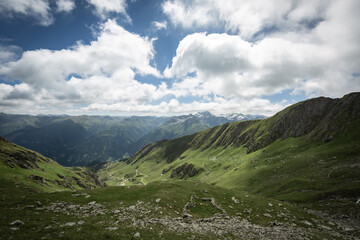 Fototapeta na wymiar summer mountain landscape with clouds in tyrol.