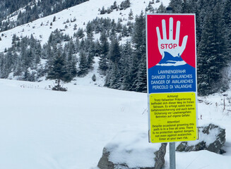 Traffic sign announcing a road closure due to avalanche danger