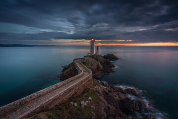 Faro junto al mar. Faro de Petit Minou, Francia