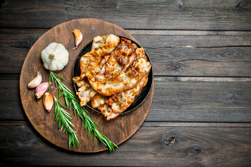 Fried bacon with garlic and rosemary.