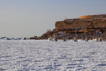 Fototapeta premium winter, snow, landscape, sky, cold, nature, water, sea, beach, ice, mountain, lake, panorama, travel, tree, coast, ocean, frozen, city, trees, frost, mountains, road, sand, season