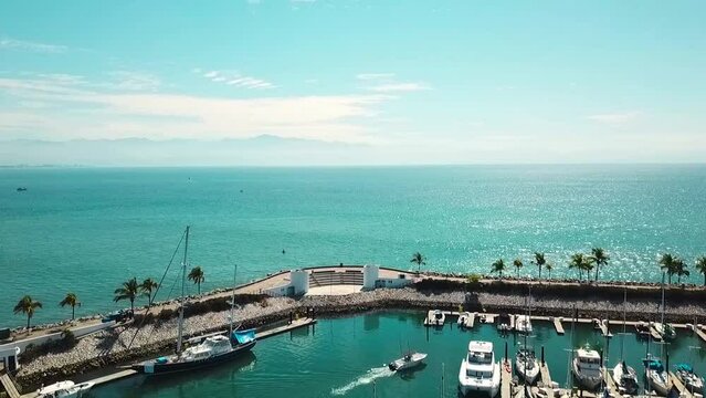 marina. playa la cruz de huanacaxtle nayarit. toma aerea por drone dji.