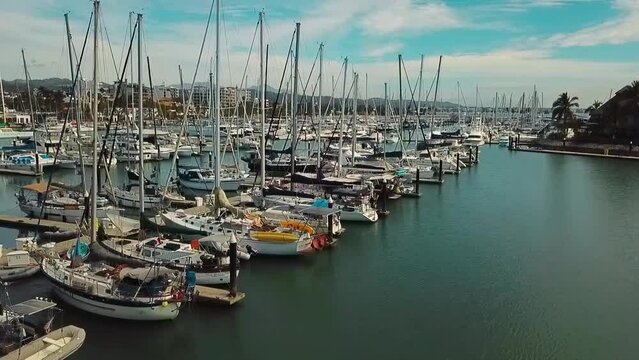 marina. playa la cruz de huanacaxtle nayarit. toma aerea por drone dji. 