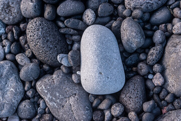 Piedra volcánica blanca, un espectáculo natural en las playas de la isla de Tenerife
