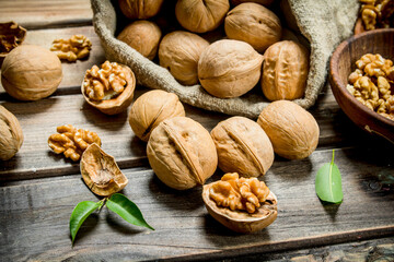 Walnuts in a bag .