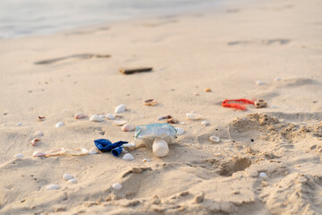 Obraz premium Garbage on the Dubai beach. The concept of the problem of pollution of the world ocean