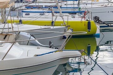 vue du port et de la ville de Saint-Rapha&euml;l