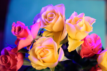 Fototapeta na wymiar Bouquet de Fleurs en vase sur la table