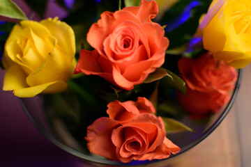 Bouquet de Fleurs en vase sur la table