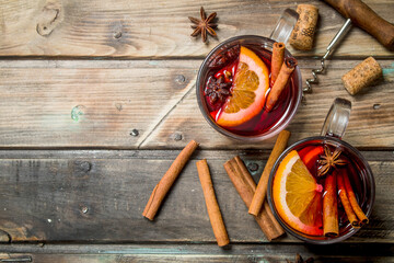 Mulled wine with aromatic seasonings.