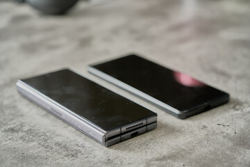 折り畳みスマートフォン