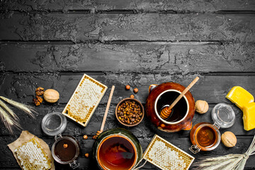 Obraz na płótnie Canvas Assortment of different types of honey.