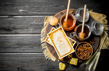 Assortment of different types of honey.
