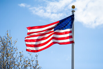 Obraz premium American flag waving in blue sky