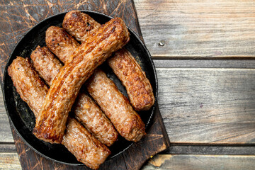 Grill the sausages in the pan.