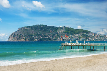 Obraz premium Beautiful view of sea beach in Alanya, Turkey. Famous tourist destination in Turkey.