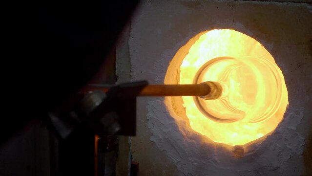手作り吹きガラスの工房