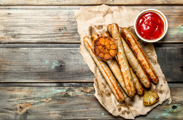 Grill sausages with tomato sauce.