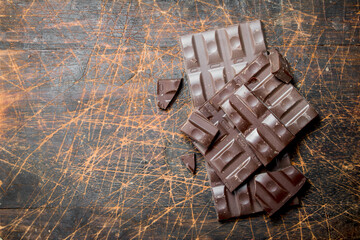 Chocolate's broken pieces .