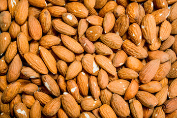 The texture of almonds is peeled.