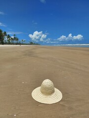Fototapeta na wymiar hat on the beach