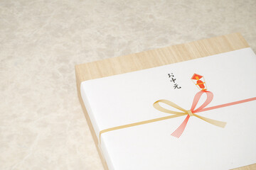 お中元　　夏の贈り物、日頃の感謝を込めて贈り物をする日本の習慣