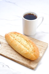 ガーリックが香ばしいガーリックフランスとコーヒー