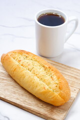 ガーリックが香ばしいガーリックフランスとコーヒー