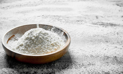 Flour in plate.