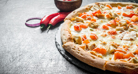 Pizza with chicken and cheese sauce.