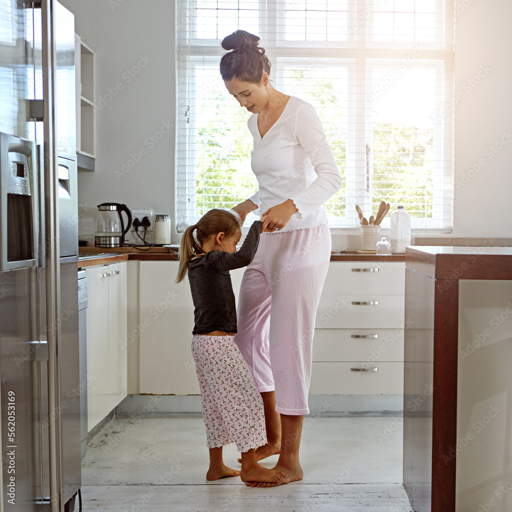 Poster Dance, love and mother with girl in kitchen play, fun and bonding, happy and relax in their home. Mom, daughter and dancing in their house, morning and playing while enjoying free day on the weekend