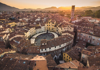 Fototapeta na wymiar Lucca, Piazza Anfiteatro seen from above