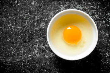 Fototapeta na wymiar The egg in a bowl.