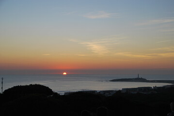 Faro de trafalgar durante el atardecer