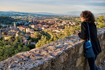 Fototapeta na wymiar spoleto, italien - blick auf die altstadt 
