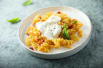Pasta with tomatoes and fresh cheese