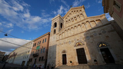 Obraz premium Looking up at Cagliari Cathedral,extreme wide angle, evening sunshine