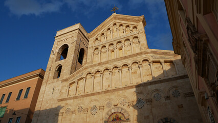 Obraz premium Looking up at Cagliari Cathedral,wide angle, evening sunshine